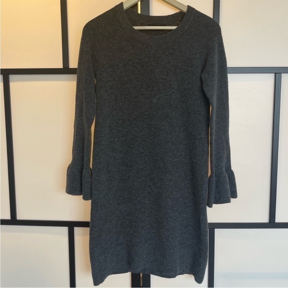 Banana Republic Wool-blend gray sweater dress.
Size XS - Picture 2 of 9